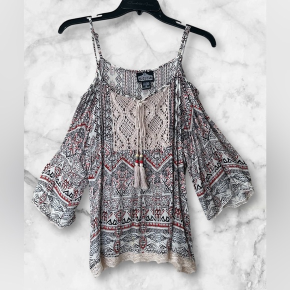 Angie Boho Crochet Black White Red Tribal Print Cold Shoulder Blouse Top Size L - Picture 2 of 10